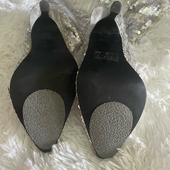 NWOT: ELLIE SPARKLY KNEE HIGH SILVER BOOTS - Picture 6 of 7